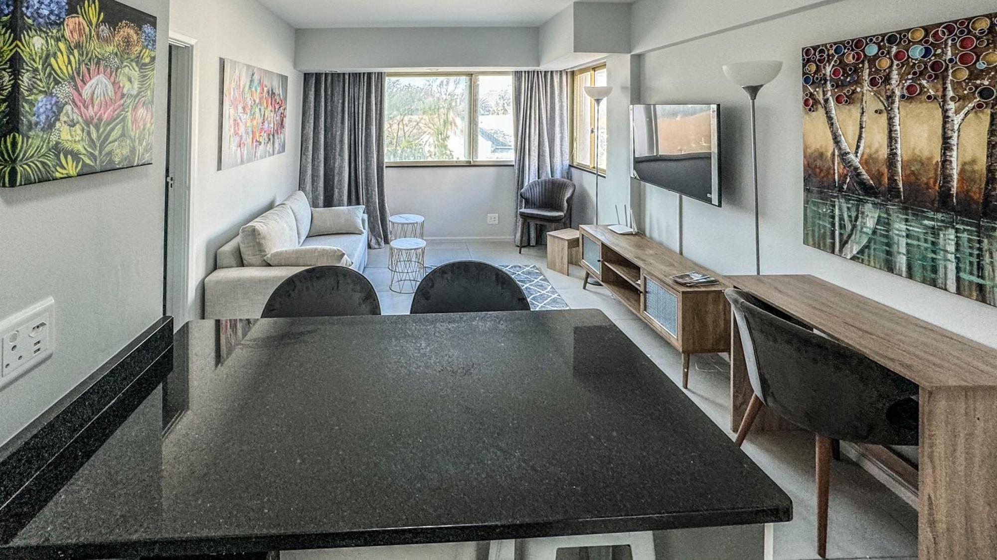 Appartement Centurion 207 Luxury Sea Point One Bedroom With Access To Magnificent Pool Perfect Location By Super Host Melvyn Kaapstad