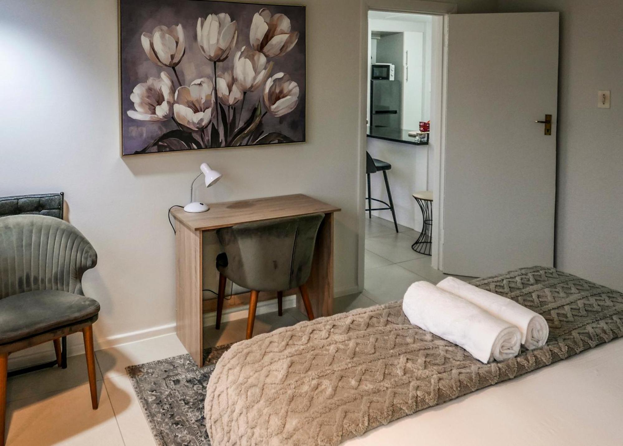 Centurion 207 Luxury Sea Point One Bedroom With Access To Magnificent Pool Perfect Location By Super Host Melvyn Appartement Kaapstad